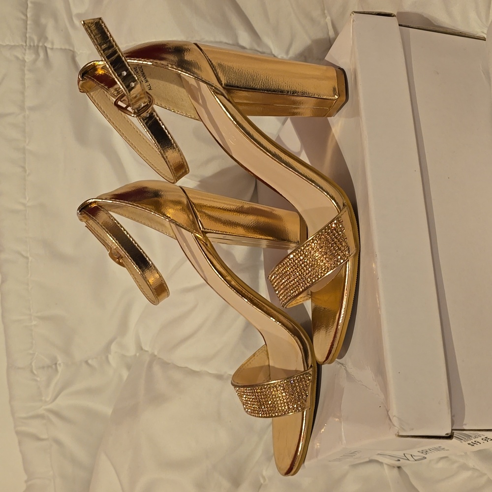 David’s Bridal BRYNNE Rose Gold Heel size 6.5